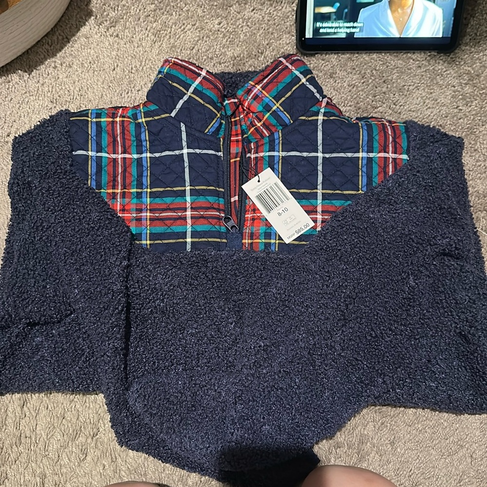 VB pullover NWT